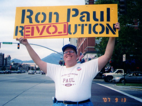 David Edward Garber in 2007 waving a Ron Paul 2008 sign.